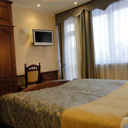 Red Stone Hotel Truskavets