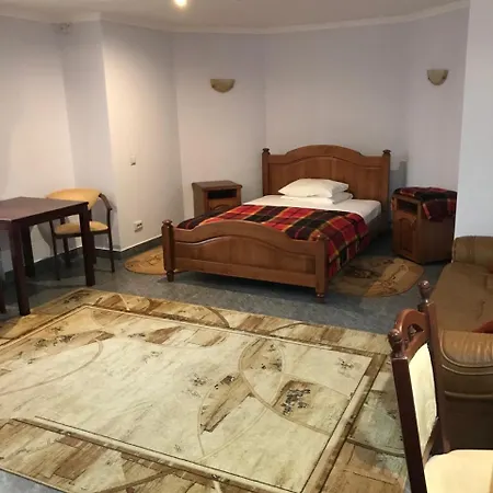 Red Stone Hotel Truskavets